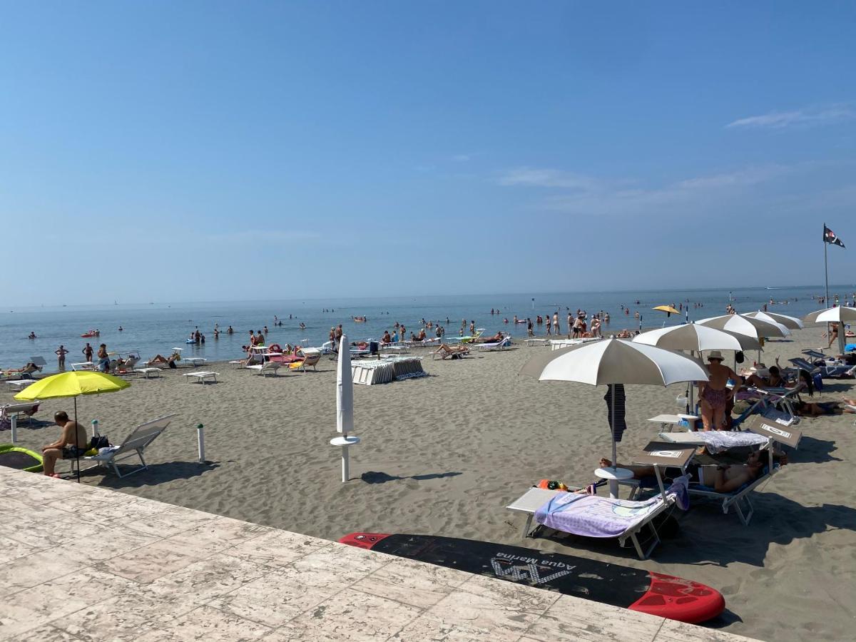 Apartment Mit Meerblick Am Strand Costa Azzura Grado Exterior foto